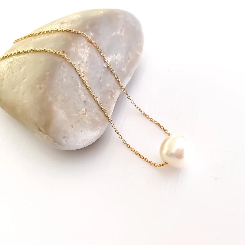 Trendy Long Necklace-Floating Pearl Necklace - Gold