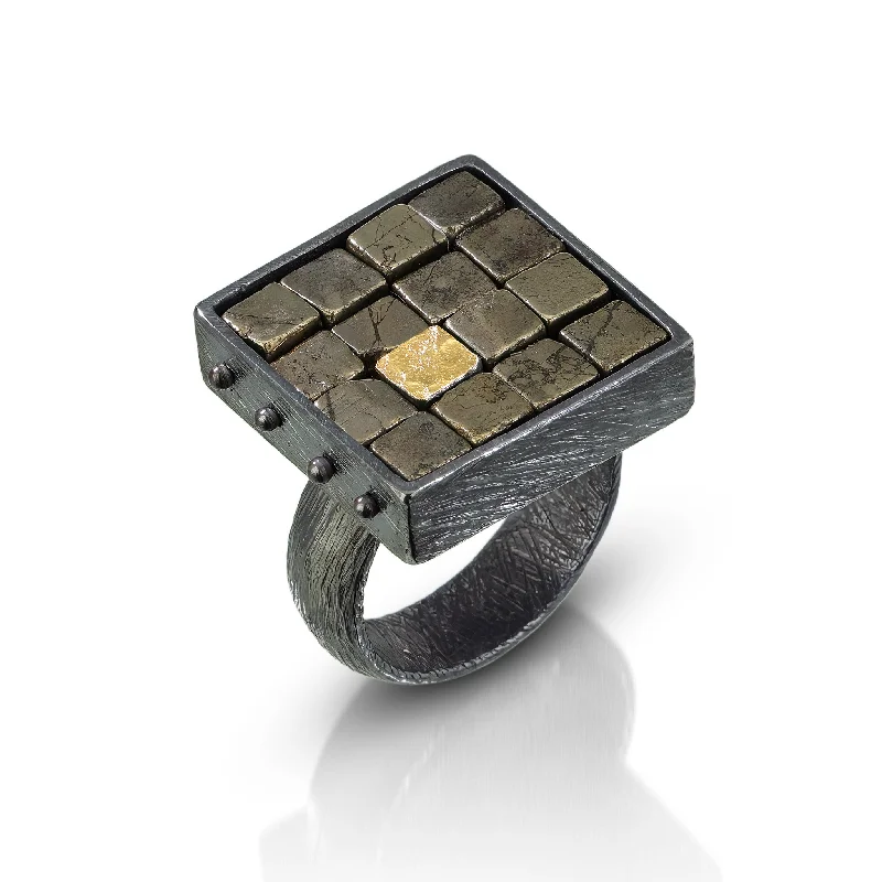 Men’s Gold Signet Ring-Carved 4x4 Grid Ring