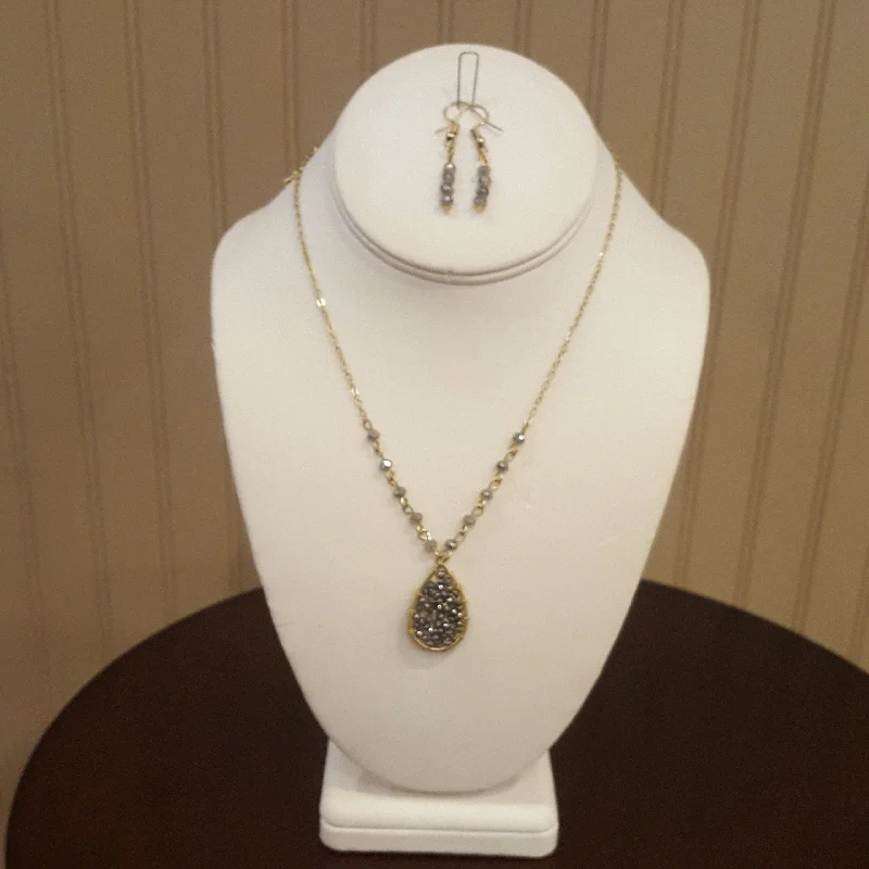 Luxury Silver Necklace-WH Gold and Beaded Teardrop Necklace and Earrings Set