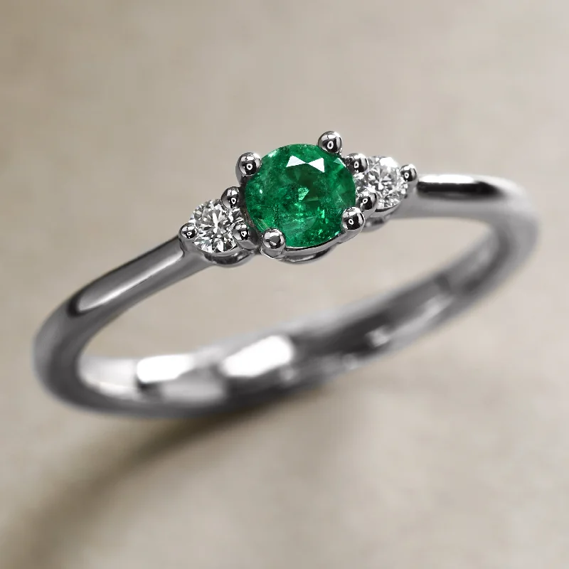 Heart Shaped Ring for Women-Classic Emerald Ring